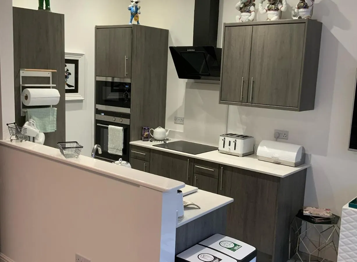 Ferienwohnung The Monroe - 2Nd Floor - Luxury For Up To 4 Guests Near Open Air Theatre And North Bay Scarborough 0*,